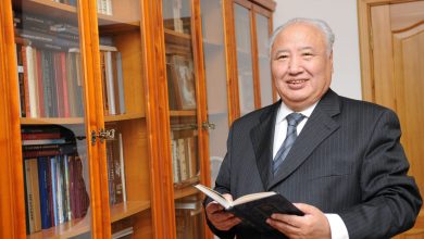 abish kekilbayev with book